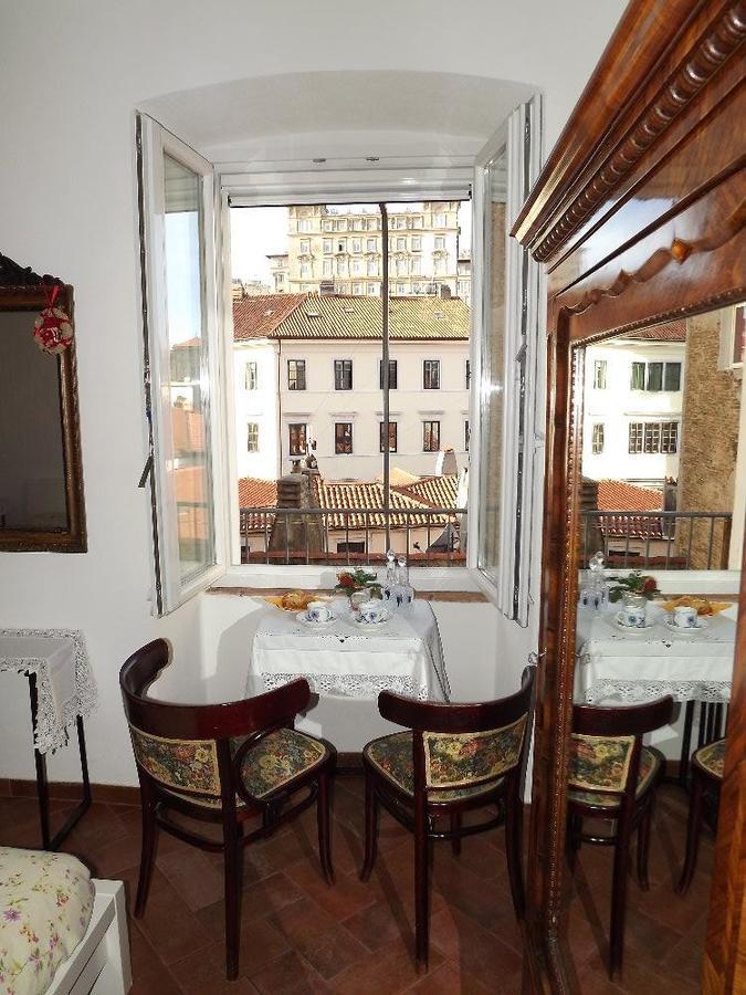 B&B Gens Julia Trieste Exteriör bild