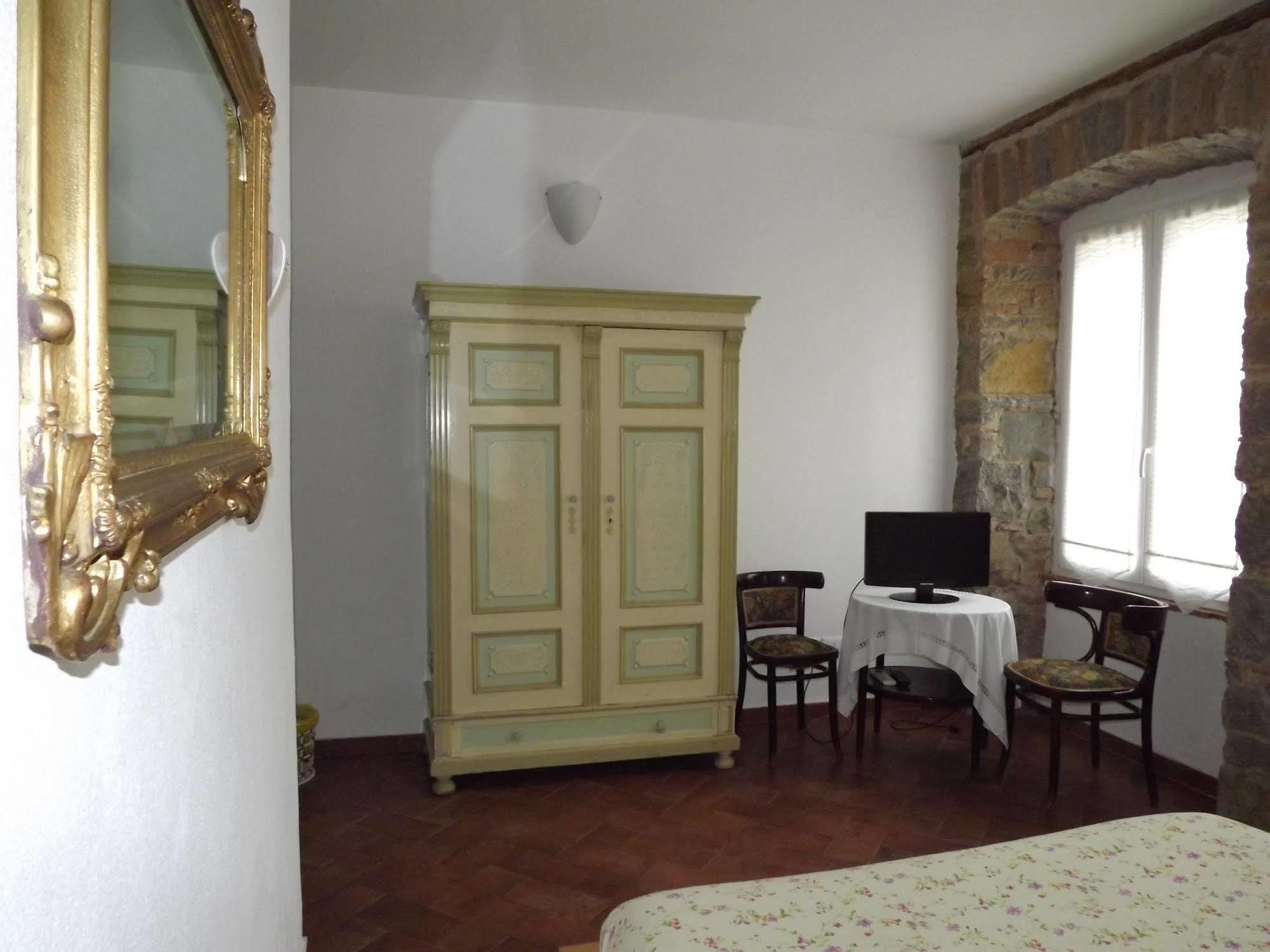 B&B Gens Julia Trieste Exteriör bild